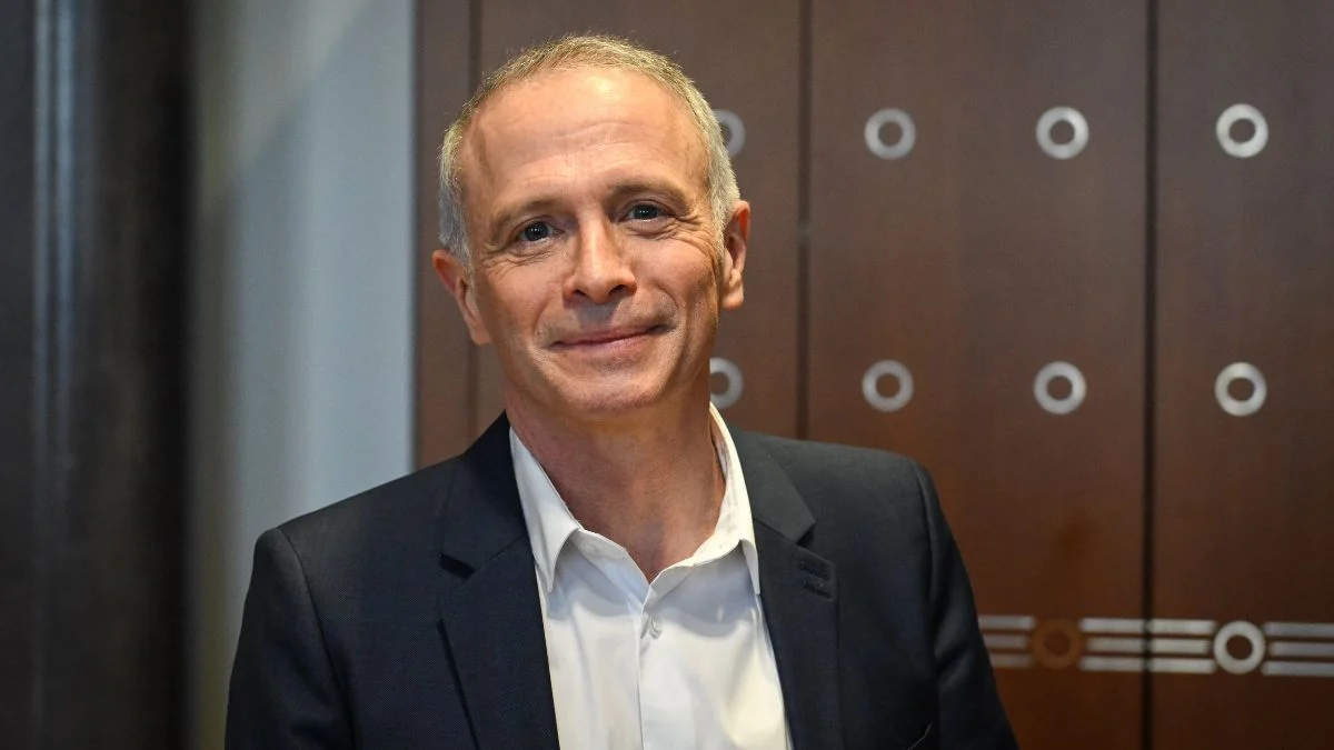 Grosse gaffe pour Samuel Étienne, ses parties intimes dévoilées en plein live : "C'est chez moi"