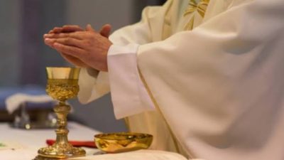 Togo : les évêques interdisent la messe dans les maisons privées