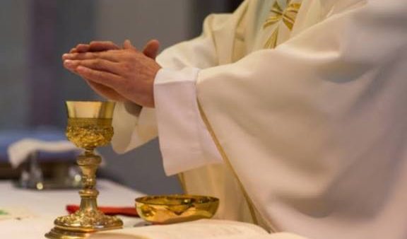 Togo : les évêques interdisent la messe dans les maisons privées