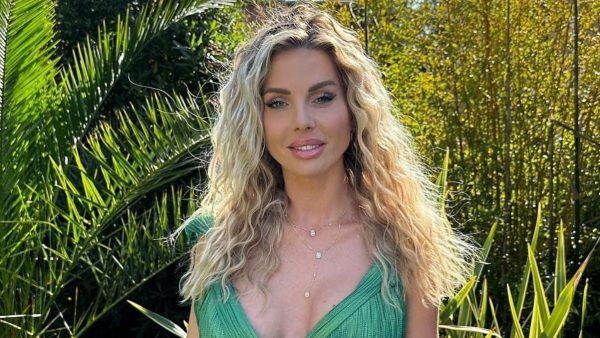 Jessica Thivenin "en plein litige" à Dubaï, paniquée, elle est désespérément "à la recherche d'un avocat"