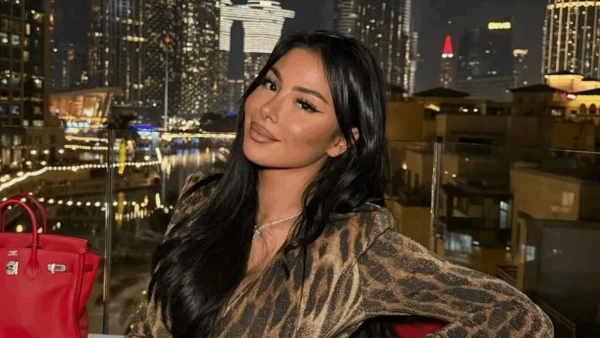 Maeva Ghennam sous les "bombardements", elle fait la promo d'un épilateur "à lumière pulsée" après sa "petite sieste" et se fait vilipender