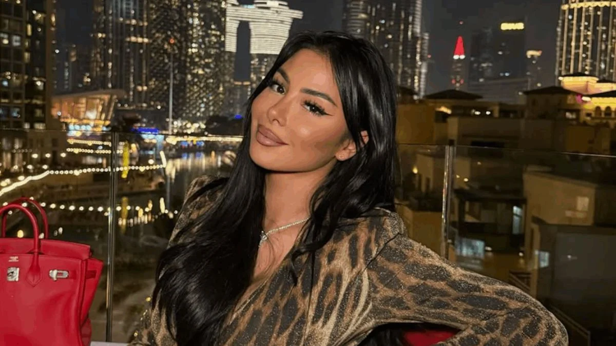 Maeva Ghennam sous les "bombardements", elle fait la promo d'un épilateur "à lumière pulsée" après sa "petite sieste" et se fait vilipender