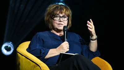 pour faire taire les "fantasmes", elle révèle le salaire qu'elle touchait chez France Télévisions, 13e mois compris