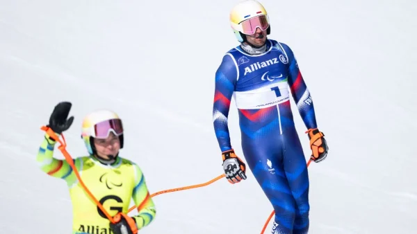 Le skieur français malvoyant, Hyacinthe Deleplace, fait une violente chute