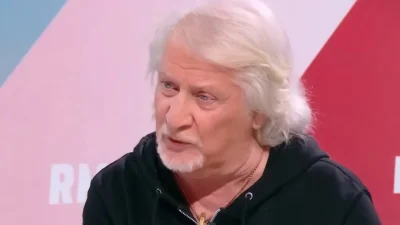 face aux “moralisateurs” qui le traitent de “beauf”, il y croit dur comme fer