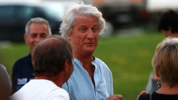 Patrick Sébastien nous ouvre sa villa XXL à deux pas "des travestis du Bois de Boulogne" qu'il affectionne