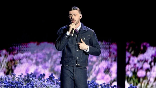 "Je me suis maltraité", le chanteur se fait mal avec "un couteau de cuisine" bien aiguisé