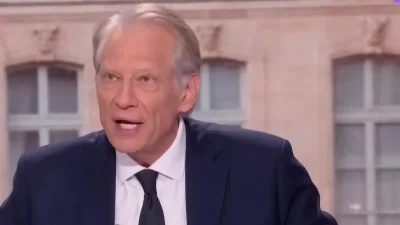 Dominique de Villepin, hors de lui, remet en place ce journaliste