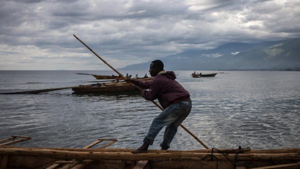 RDC: le naufrage d'une pirogue sur le lac Tanganyika fait au moins trente morts
