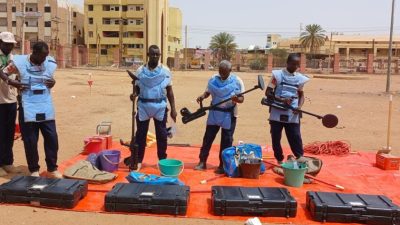 L'équipe d'Hisham Alboshari chargée de déminer Khartoum.