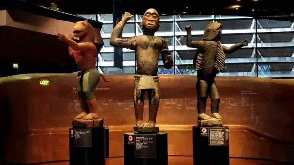France : une loi adoptée pour faciliter la restitution des biens culturels africains