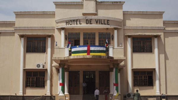 Centrafrique: le maire de Bangui empêché de reprendre son poste par le personnel