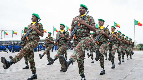 Bénin : 53 officiers promus au grade de capitaine et lieutenant de vaisseau