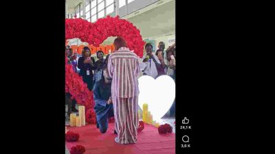 Josey dit oui à Serey Dié en larmes : l’ex-capitaine des Éléphants fait sa demande en mariage à la chanteuse (vidéo)