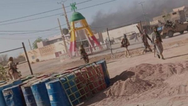 Mali: les combats reprennent à Kidal entre rebelles touareg alliés aux jihadistes face à l'armée