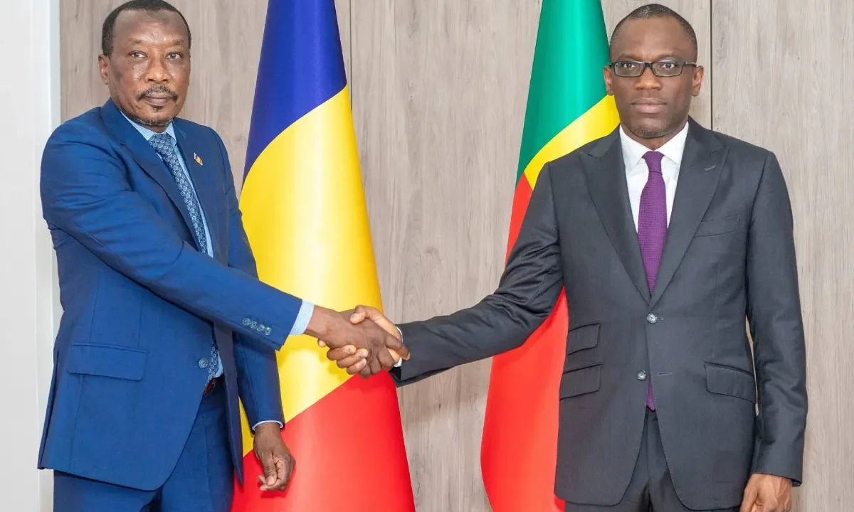 Son Excellence Monsieur l’Ambassadeur du Tchad au Bénin a présenté, les copies figurées de ses Lettres de créance au Ministre des Affaires étrangères du Bénin.
