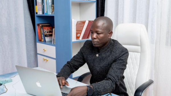 Ouganda: l'affaire du journaliste Arnold Mukose, symptôme d'une presse sous pression - Menaces sur l’information