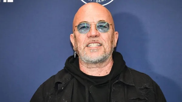 "Il faut que je me fasse opérer" : Pascal Obispo lève le voile sur ses soucis de santé qui l'empêchent de faire des concerts
