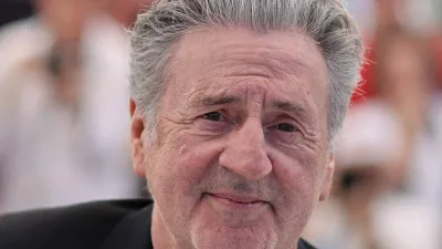 Daniel Auteuil : sa maison de hippie, entourée d’oliviers, près d’Arles, où il part écrire