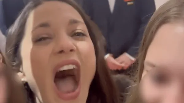 "La p…", Cannes 2026 : Marion Cotillard se fait écraser le pied par une fan, l’actrice hurle de douleur, Guillaume Canet obligé d’intervenir