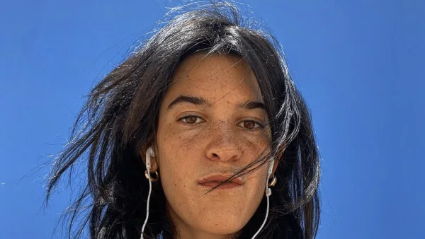 "Elle n’a tué personne" : Suzanne Lindon, attaquée en ligne mais soutenue par un "géant" du cinéma