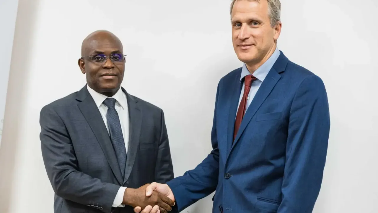 M. Alain Hinkati, le Directeur général de l’Agence nationale de l’alimentation et de la nutrition (ANAN) et M. Roland Kupka, le Directeur du Child Nutrition Fund (CNF), mécanisme mondial dirigé par l’UNICEF.