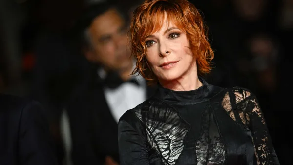 "C’est à qui le tour", Mylène Farmer, c’est la folie, la chanteuse est de retour
