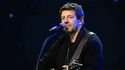 "Aspirer le téton", "Un doigt dans les parties intimes", Patrick Bruel : une figurante des Enfoirés raconte avoir été agressée dans une piscine
