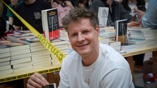 "Tu as tout fait pour l’avoir" : Matthieu Delormeau ose un parallèle entre cancer et addiction, des propos qui divisent
