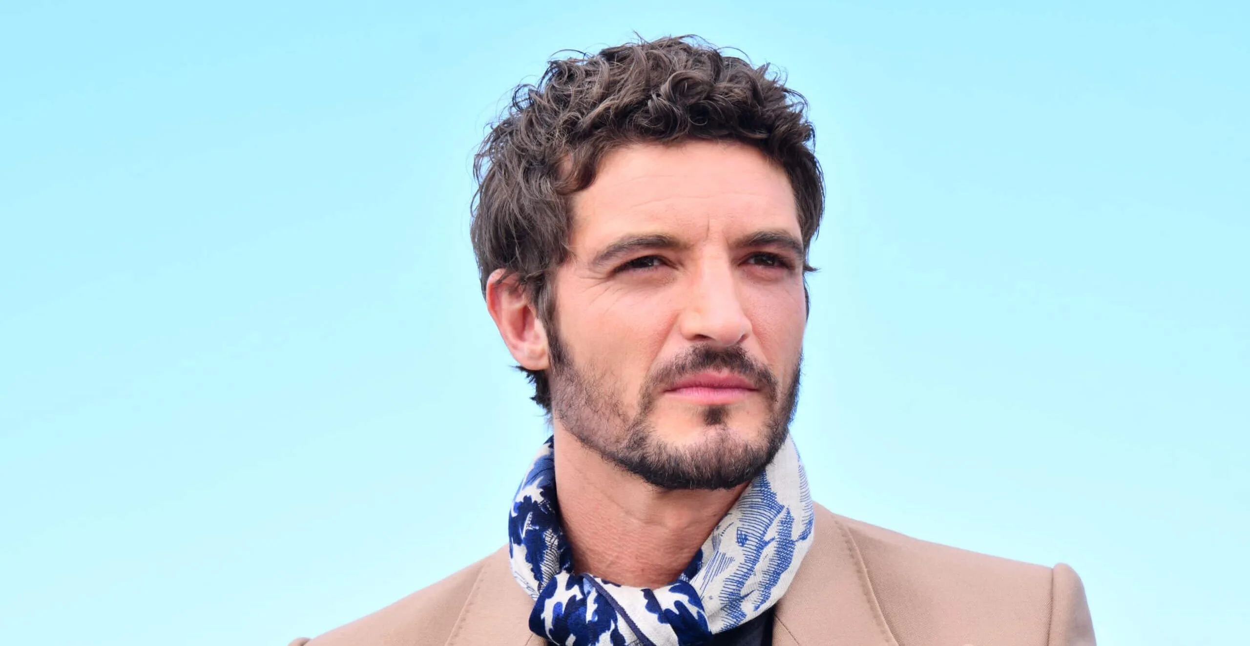 Cannes 2026 : Niels Schneider, compagnon de Virginie Efira, obligé de "revisser" la dent d’une célèbre actrice dans le hall d’un palace