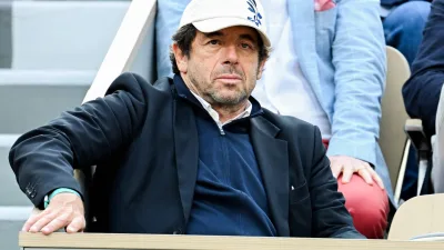 "Une humiliation", "Le début de la fin", Patrick Bruel pourrait bien être incarcéré dans les heures à venir, l’entourage du chanteur témoigne