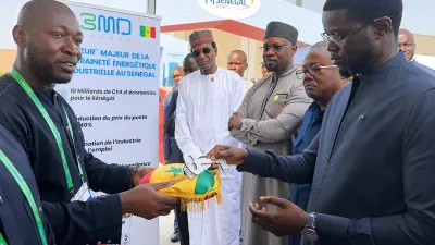 L’ingénieur sénégalais Momar Diouf en compagnie du président séngalais Diomaye Faye et du premier ministre nigérien Lamine Zeine
