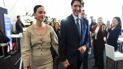 Katy Perry et Justin Trudeau : cette main aux fesses sur le tapis rouge d’un gros événement dérange