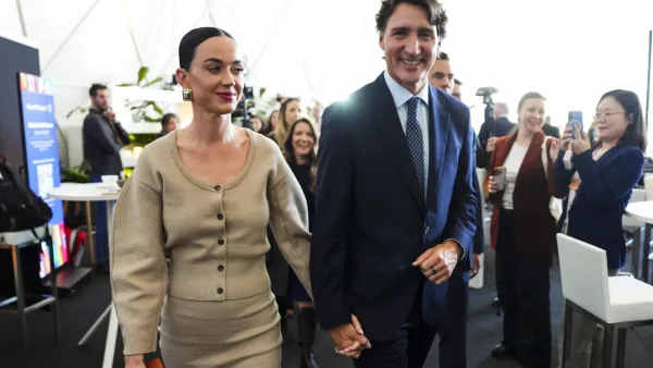 Katy Perry et Justin Trudeau : cette main aux fesses sur le tapis rouge d’un gros événement dérange