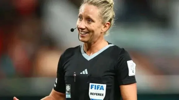 L'arbitre américain Tori Penso