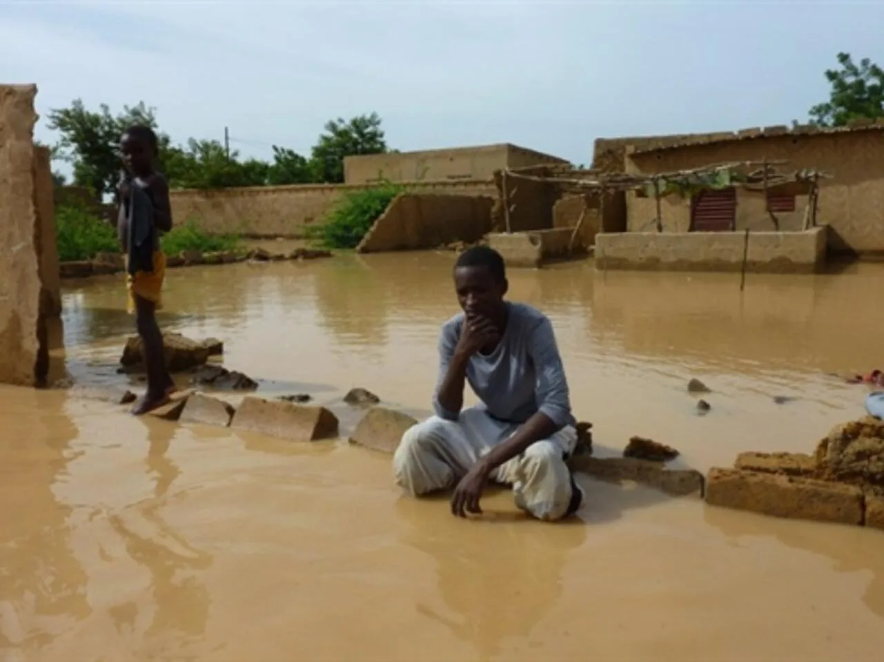 A part of Niamey is flooded by the Niger river on August 6, 2010, leading to several thousand inhabitants being evacuated after the Niger river rose to exceptional levels. AFP PHOTO / BOUREIMA HAMA