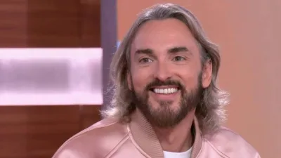 "La gênance internationale" : Christophe Willem s'est retrouvé face à un fan nu dans sa chambre d'hôtel