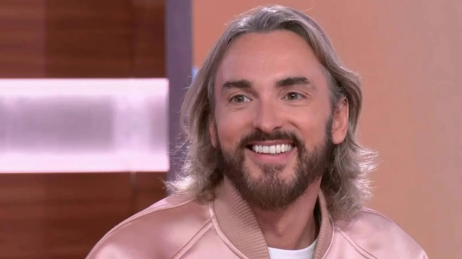 "La gênance internationale" : Christophe Willem s'est retrouvé face à un fan nu dans sa chambre d'hôtel