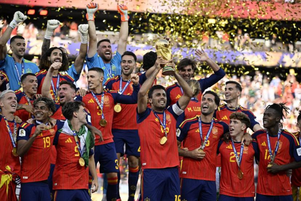 L'Espagne s'offre la deuxième Coupe du monde de son histoire au bout du suspense après une improbable finale face à l'Argentine