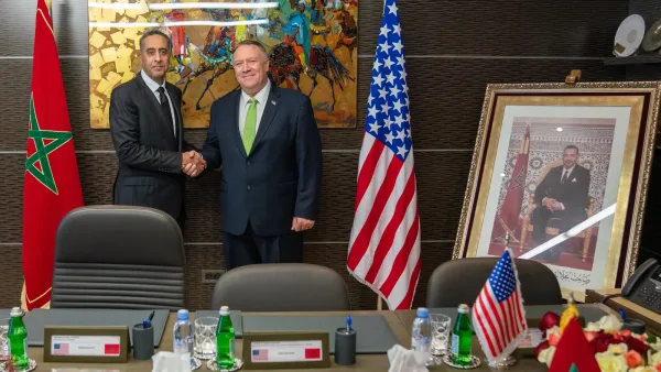 Abdellatif Hammouchi et Mike Pompeo lors d'une rencontre officielle a Rabat en decembre 2019.