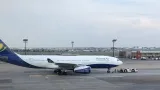 Airbus A330 de RwandAir stationne a l aeroport de Johannesburg