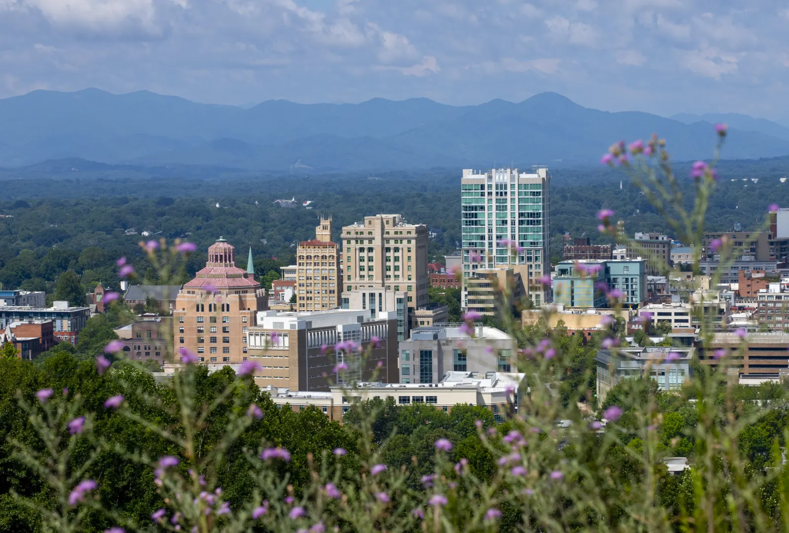 Vue générale d’Asheville, en Caroline du Nord, aux États-Unis