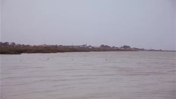 Vue de Bissau depuis le Rio Geba.