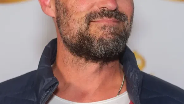 Portrait de Brian Austin Green lors d’une avant-première à Pasadena, le 3 avril 2025