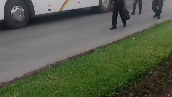 Bus Transco à l’arrêt à Kinshasa, en République démocratique du Congo