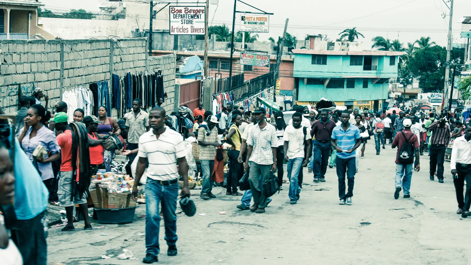 Scène de rue dans un quartier de Port-au-Prince, capitale d'Haïti
