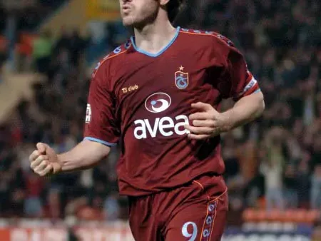 Fatih Tekke avec le maillot de Trabzonspor