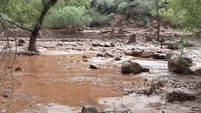 Dégâts après la crue soudaine du 29 août 2026 dans Bright Angel Canyon au Grand Canyon