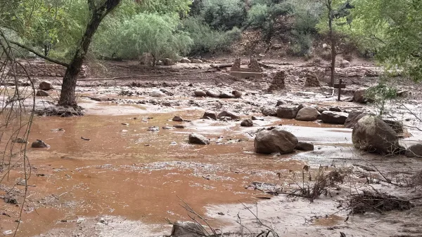 Dégâts après la crue soudaine du 29 août 2026 dans Bright Angel Canyon au Grand Canyon
