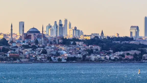 Panorama d'Istanbul, ville hote de la reunion ministerielle du Pacte de la Mecque.